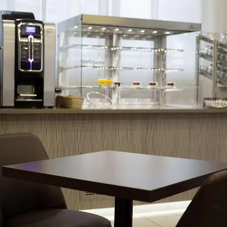 Brit De Grignan Hotel 4*