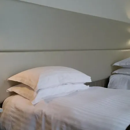 Hotel Brit De Grignan 4*