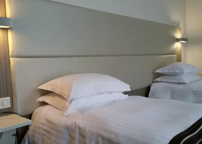 Hotel Brit De Grignan 4*