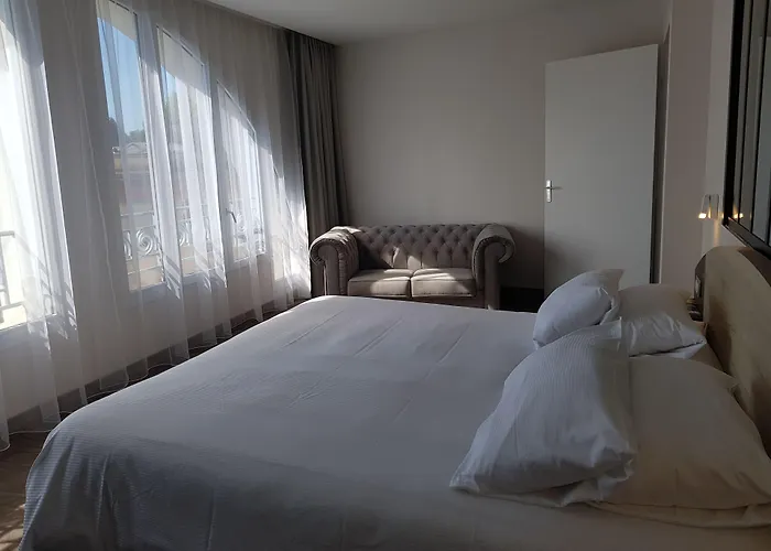 Brit De Grignan Hotel 4*