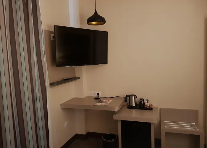 Brit De Grignan Hotel 4*