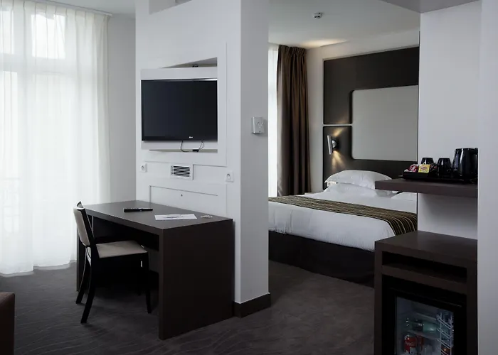 Brit De Grignan Hotel 4*